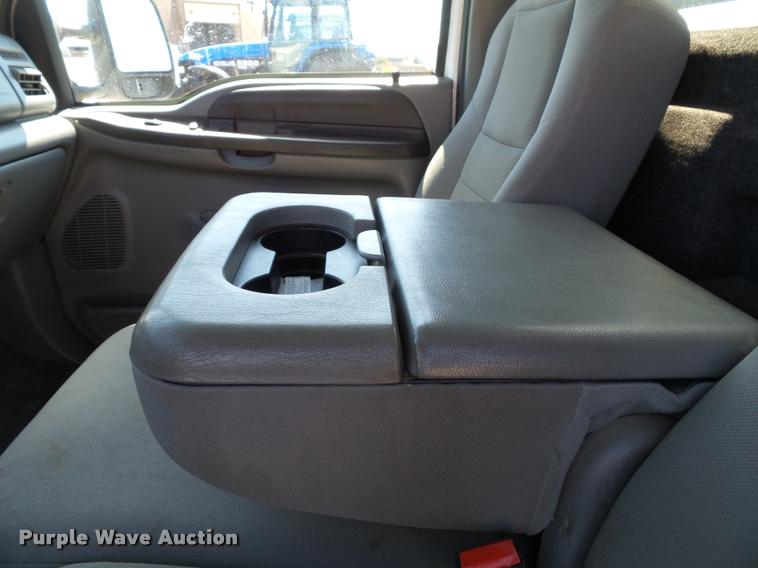 image for item J4792 2004 Ford F250 Super Duty XLT flatbed pickup truck