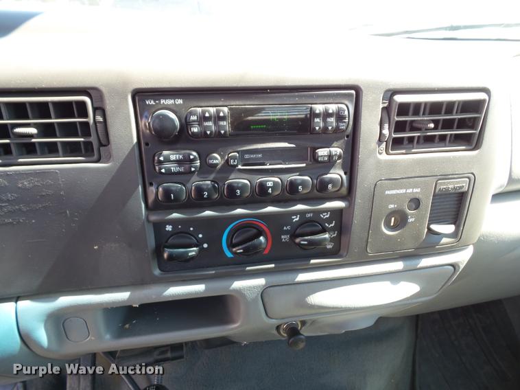 image for item J4792 2004 Ford F250 Super Duty XLT flatbed pickup truck