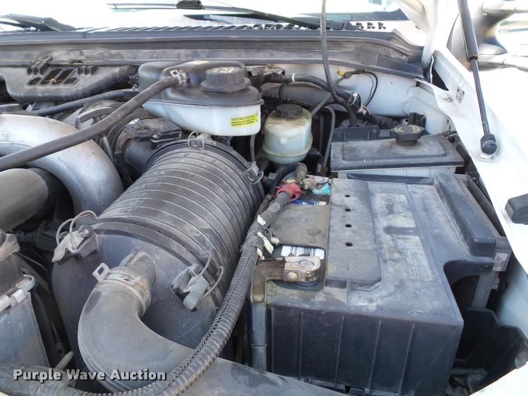 image for item J4792 2004 Ford F250 Super Duty XLT flatbed pickup truck