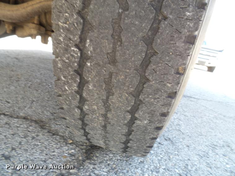 image for item J4792 2004 Ford F250 Super Duty XLT flatbed pickup truck