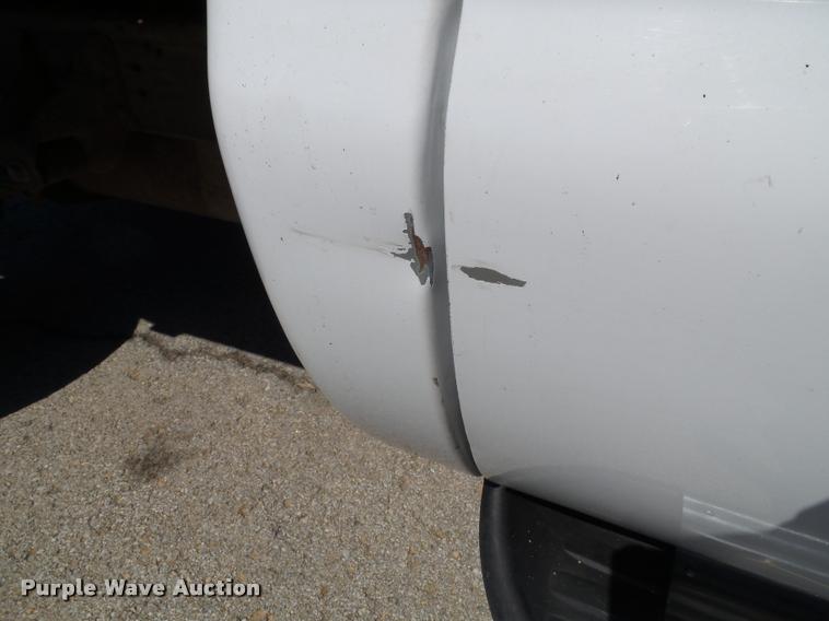 image for item J4792 2004 Ford F250 Super Duty XLT flatbed pickup truck