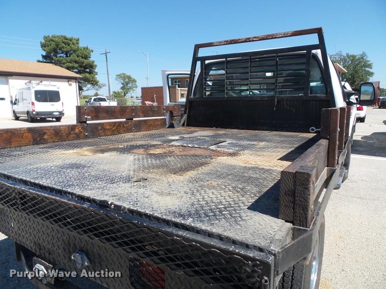 image for item J4792 2004 Ford F250 Super Duty XLT flatbed pickup truck