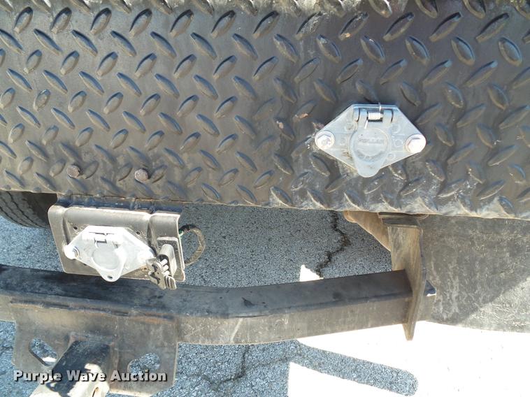 image for item J4792 2004 Ford F250 Super Duty XLT flatbed pickup truck