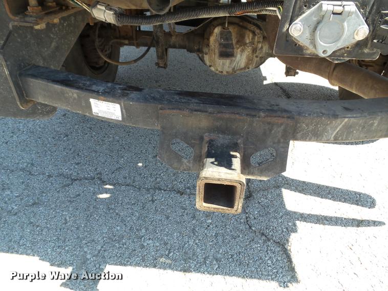 image for item J4792 2004 Ford F250 Super Duty XLT flatbed pickup truck