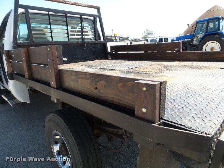 image for item J4792 2004 Ford F250 Super Duty XLT flatbed pickup truck