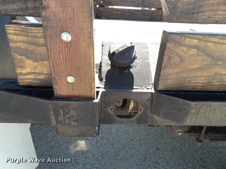 image for item J4792 2004 Ford F250 Super Duty XLT flatbed pickup truck