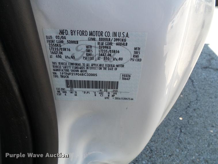 image for item J4792 2004 Ford F250 Super Duty XLT flatbed pickup truck