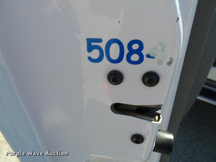 image for item J4792 2004 Ford F250 Super Duty XLT flatbed pickup truck