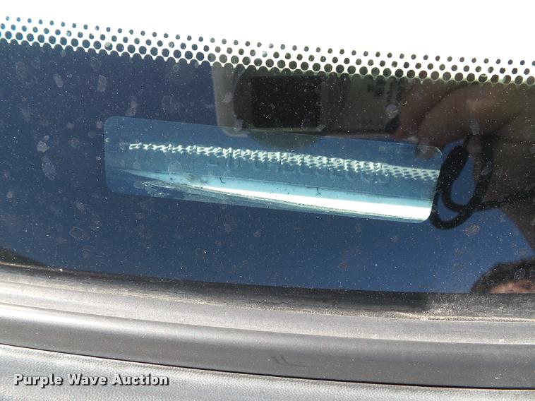 image for item J4792 2004 Ford F250 Super Duty XLT flatbed pickup truck