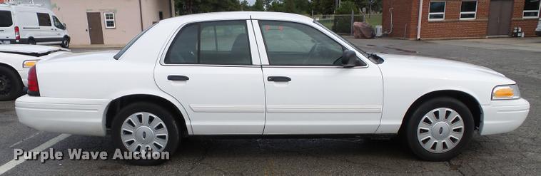 image for item J4795 2011 Ford Crown Victoria Police Interceptor