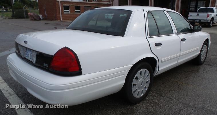image for item J4795 2011 Ford Crown Victoria Police Interceptor