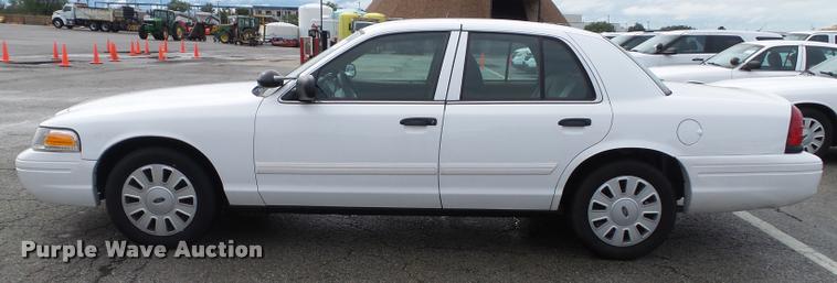 image for item J4795 2011 Ford Crown Victoria Police Interceptor