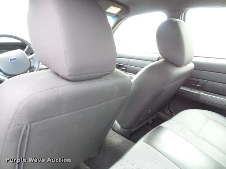 image for item J4795 2011 Ford Crown Victoria Police Interceptor