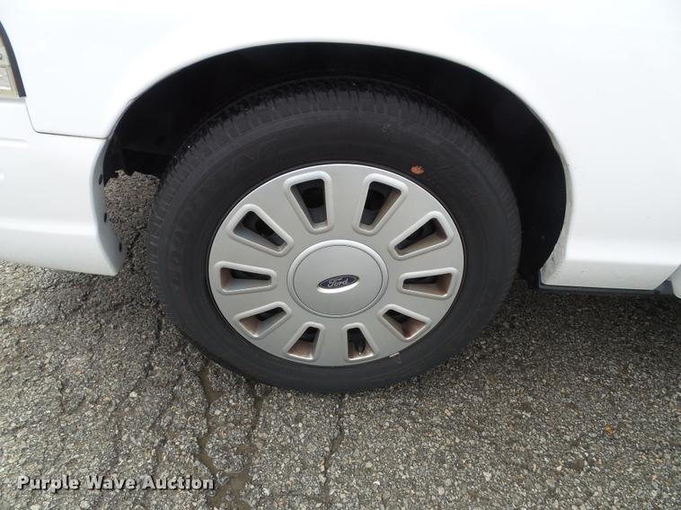 image for item J4795 2011 Ford Crown Victoria Police Interceptor