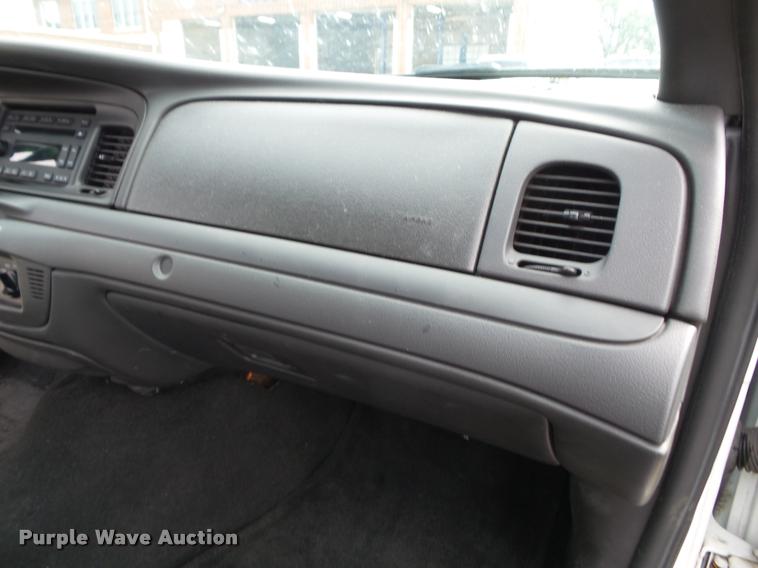 image for item J4795 2011 Ford Crown Victoria Police Interceptor