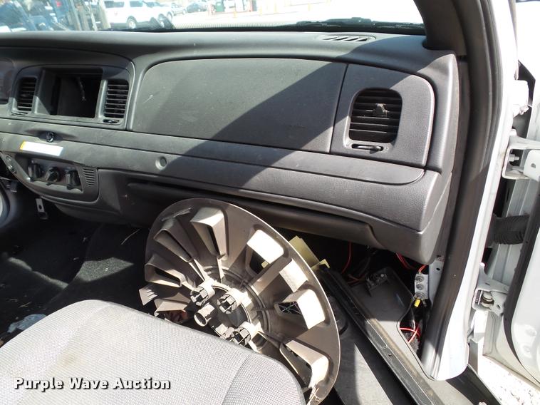 image for item J4796 2008 Ford Crown Victoria Police Interceptor