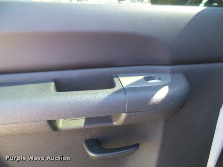 image for item J4798 2012 Chevrolet Silverado 1500 Z71 Crew Cab pickup truck