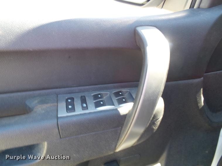 image for item J4798 2012 Chevrolet Silverado 1500 Z71 Crew Cab pickup truck