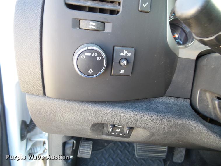 image for item J4798 2012 Chevrolet Silverado 1500 Z71 Crew Cab pickup truck