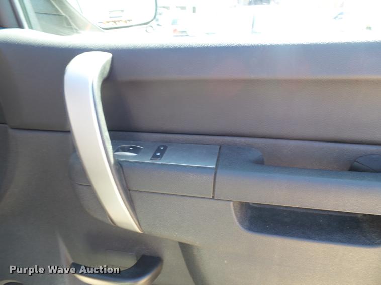 image for item J4798 2012 Chevrolet Silverado 1500 Z71 Crew Cab pickup truck