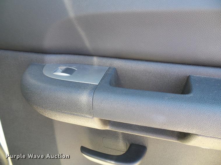 image for item J4798 2012 Chevrolet Silverado 1500 Z71 Crew Cab pickup truck