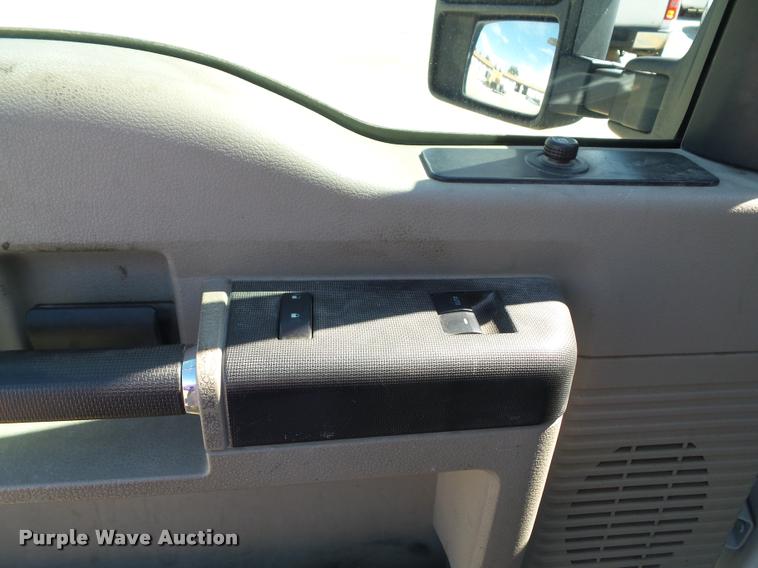 image for item J4801 2009 Ford F350 Super Duty XL flatbed pickup truck