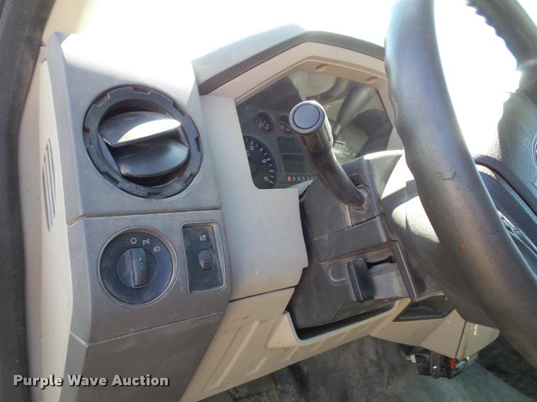 image for item J4801 2009 Ford F350 Super Duty XL flatbed pickup truck