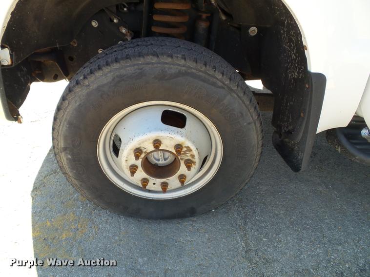 image for item J4801 2009 Ford F350 Super Duty XL flatbed pickup truck