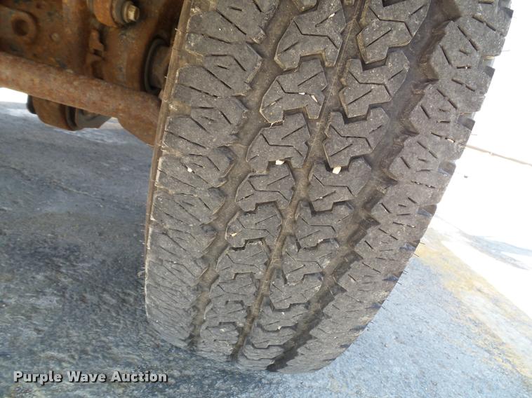 image for item J4801 2009 Ford F350 Super Duty XL flatbed pickup truck