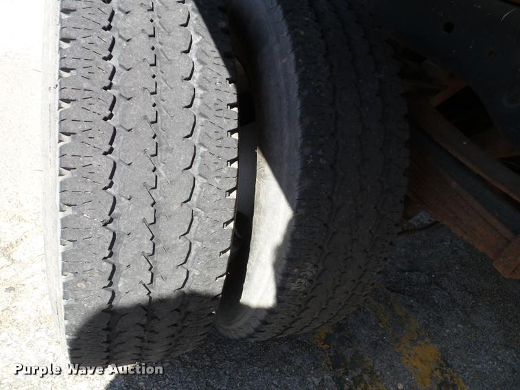 image for item J4801 2009 Ford F350 Super Duty XL flatbed pickup truck