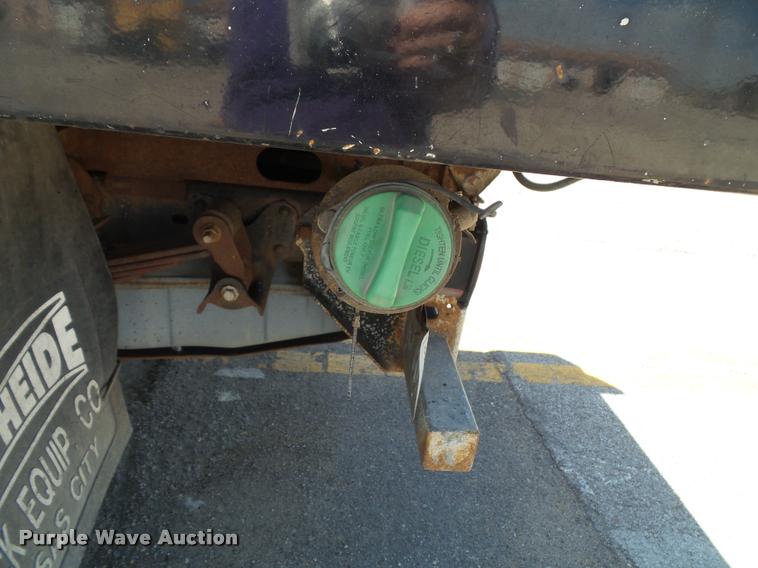 image for item J4801 2009 Ford F350 Super Duty XL flatbed pickup truck