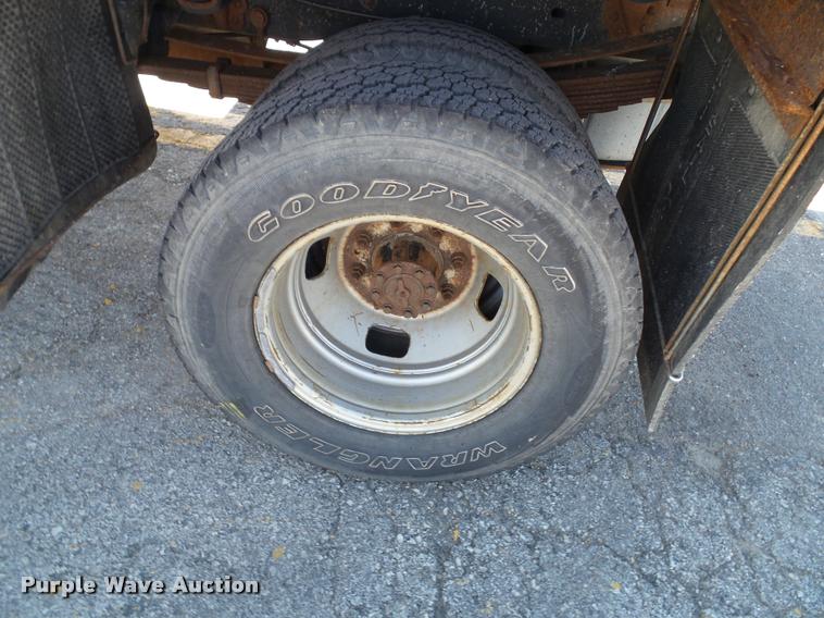 image for item J4801 2009 Ford F350 Super Duty XL flatbed pickup truck