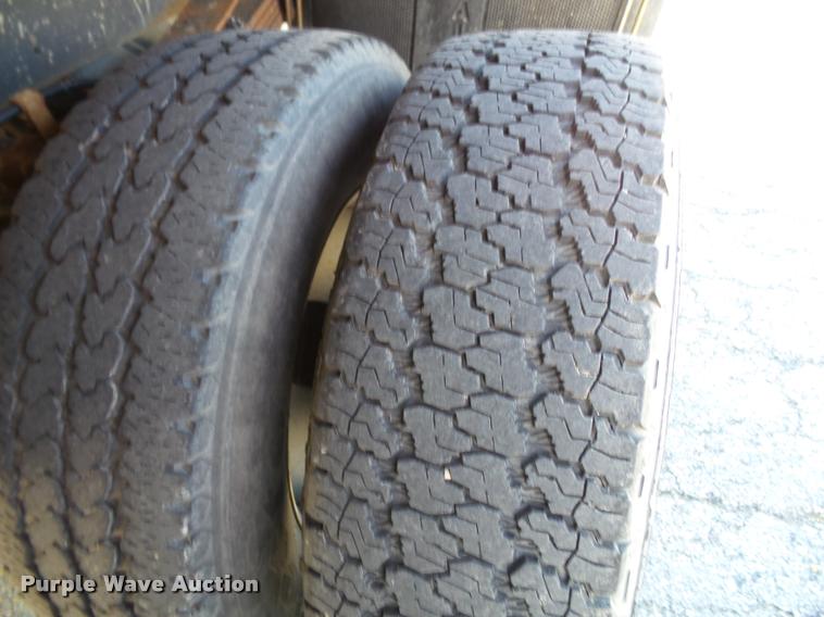 image for item J4801 2009 Ford F350 Super Duty XL flatbed pickup truck