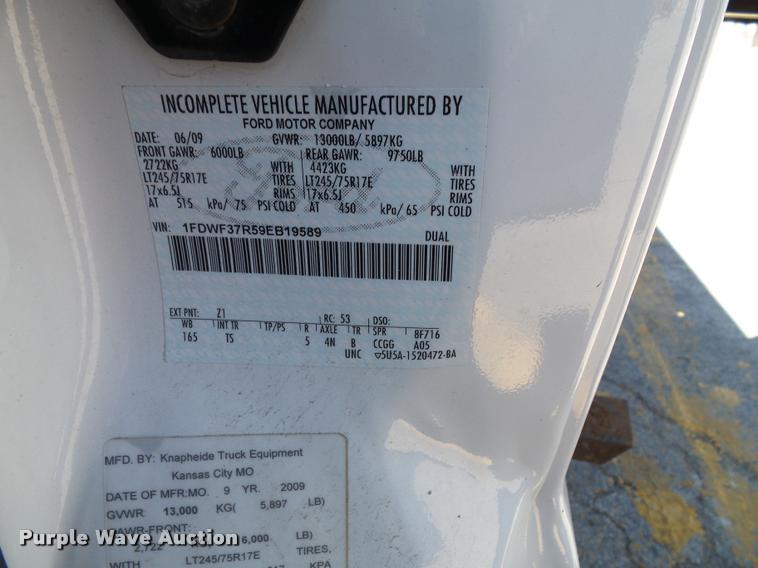 image for item J4801 2009 Ford F350 Super Duty XL flatbed pickup truck