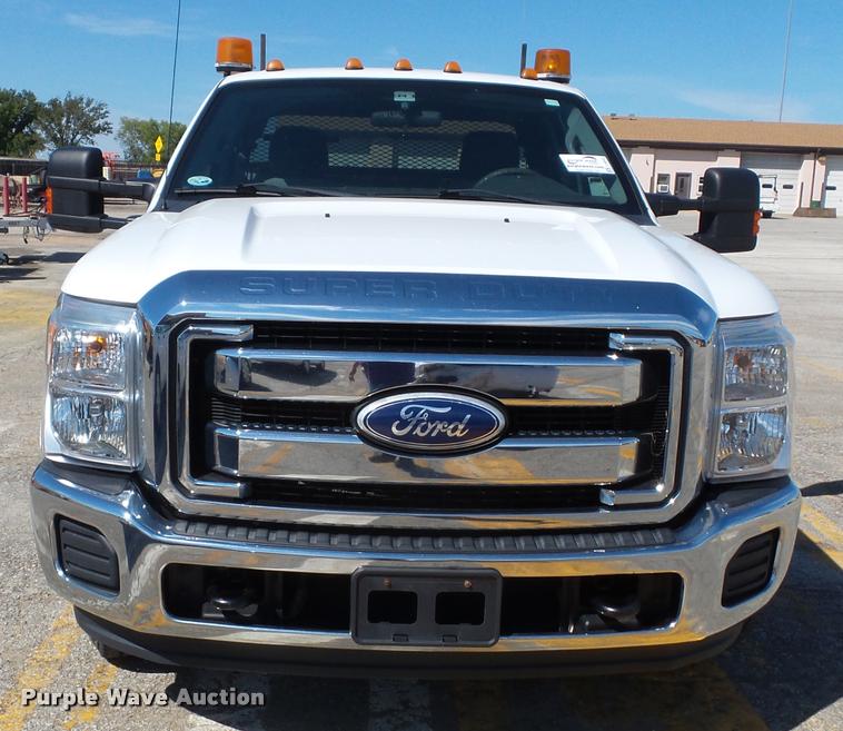 image for item J4802 2011 Ford F350 Super Duty XLT SuperCab utility truck