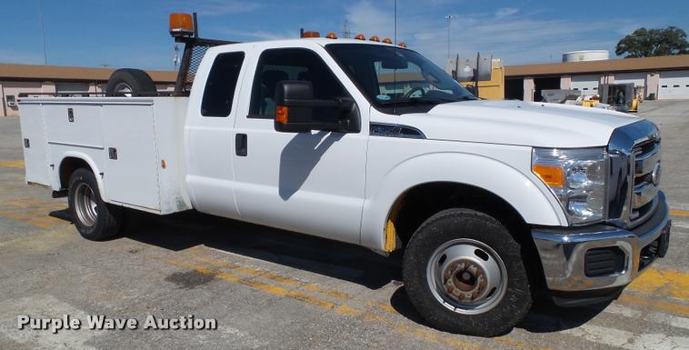 image for item J4802 2011 Ford F350 Super Duty XLT SuperCab utility truck