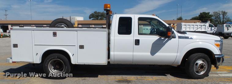 image for item J4802 2011 Ford F350 Super Duty XLT SuperCab utility truck