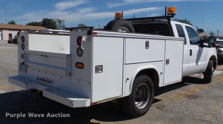image for item J4802 2011 Ford F350 Super Duty XLT SuperCab utility truck