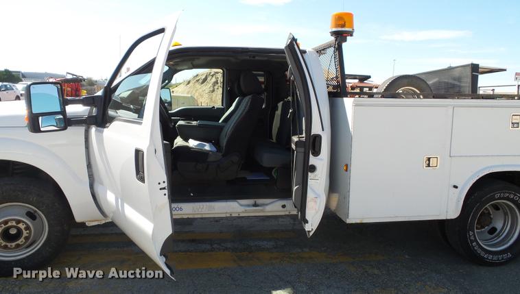 image for item J4802 2011 Ford F350 Super Duty XLT SuperCab utility truck
