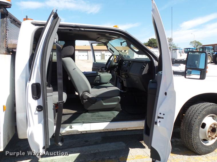 image for item J4802 2011 Ford F350 Super Duty XLT SuperCab utility truck