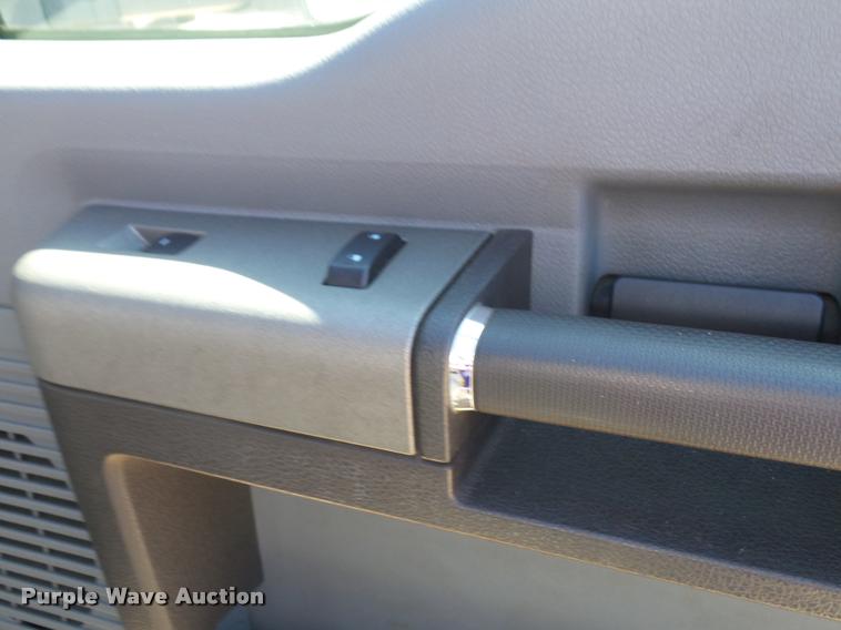 image for item J4802 2011 Ford F350 Super Duty XLT SuperCab utility truck