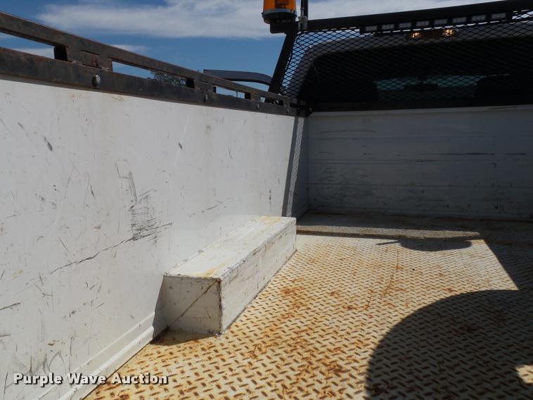 image for item J4802 2011 Ford F350 Super Duty XLT SuperCab utility truck