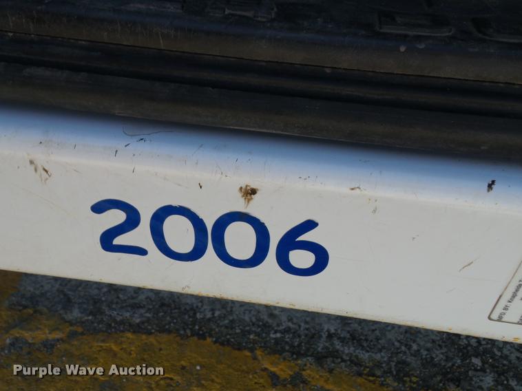 image for item J4802 2011 Ford F350 Super Duty XLT SuperCab utility truck