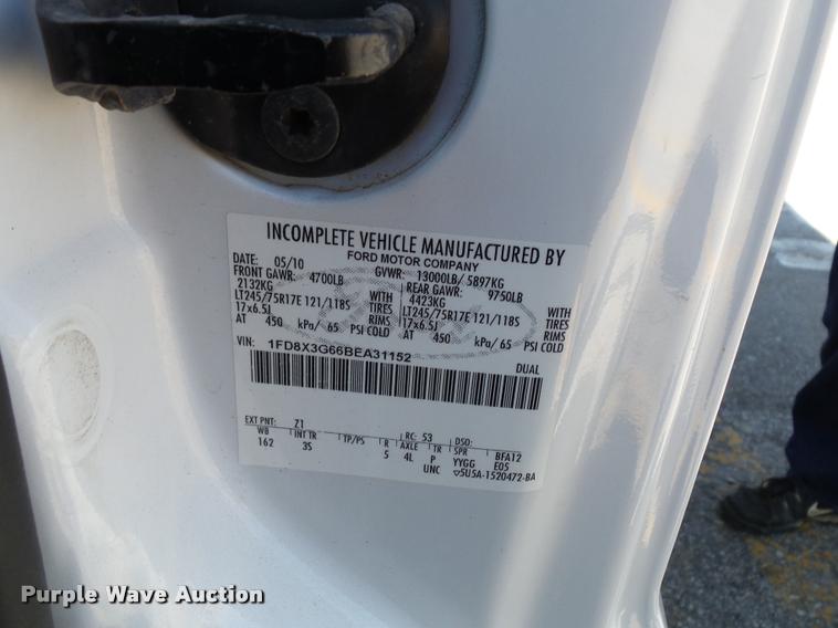 image for item J4802 2011 Ford F350 Super Duty XLT SuperCab utility truck