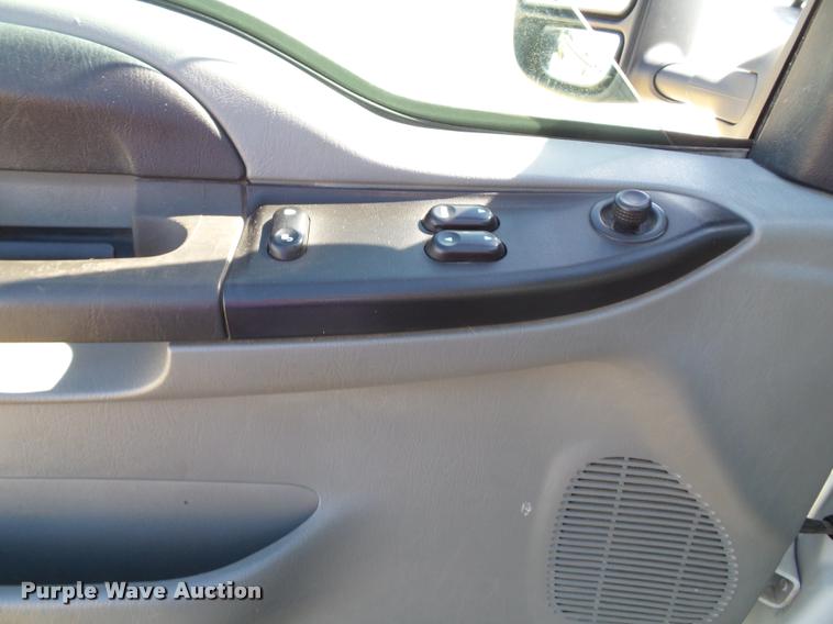 image for item J4803 2007 Ford F350 Super Duty XLT utility truck