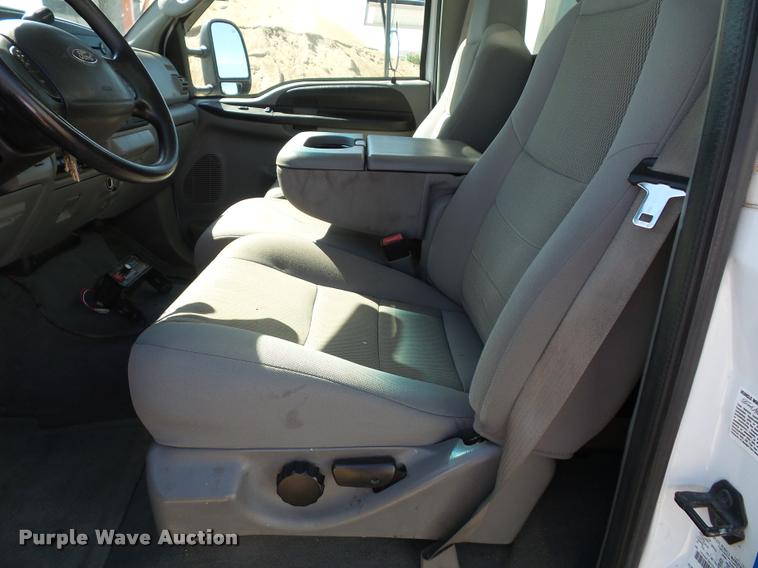 image for item J4803 2007 Ford F350 Super Duty XLT utility truck