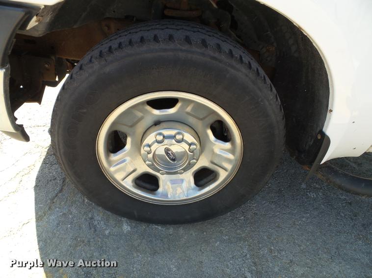 image for item J4803 2007 Ford F350 Super Duty XLT utility truck
