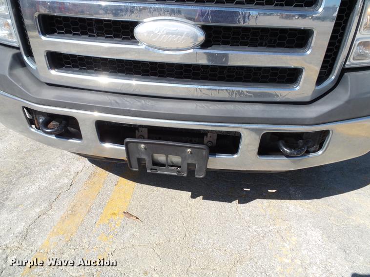 image for item J4803 2007 Ford F350 Super Duty XLT utility truck