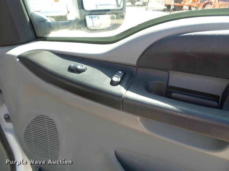 image for item J4803 2007 Ford F350 Super Duty XLT utility truck