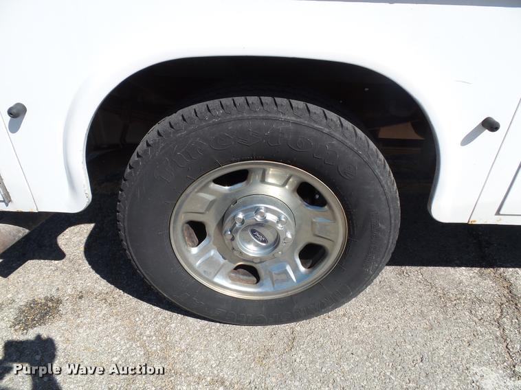 image for item J4803 2007 Ford F350 Super Duty XLT utility truck